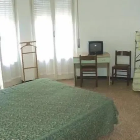 ホテル Mignon 50 Mt Dalla E Dall'isola Pedonale アラッシオ