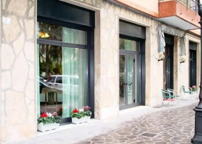 Mignon 50 Mt Dalla E Dall'isola Pedonale 2* Alassio