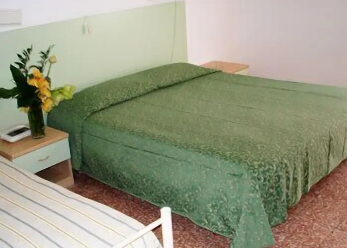 Mignon 50 Mt Dalla E Dall'isola Pedonale 2* Alassio