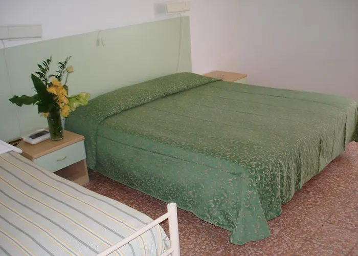 Mignon 50 Mt Dalla E Dall'isola Pedonale 2* Alassio