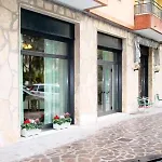 Mignon 50 Mt Dalla E Dall'isola Pedonale 2* Alassio