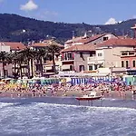 Mignon 50 Mt Dalla E Dall'isola Pedonale Alassio