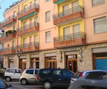 Mignon 50 Mt Dalla E Dall'isola Pedonale Hotell 2*
