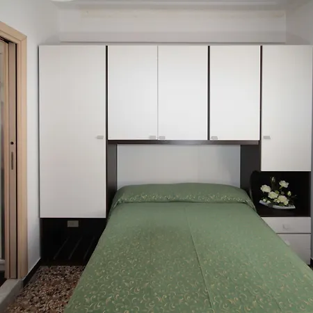 Hotel Mignon 50 Mt Dalla E Dall'isola Pedonale 2*