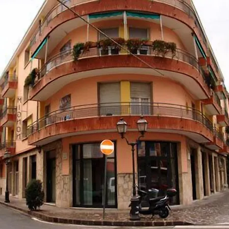 Mignon 50 Mt Dalla E Dall'isola Pedonale 2* Alassio