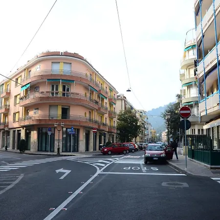 מלון Mignon 50 Mt Dalla E Dall'isola Pedonale אלסיו