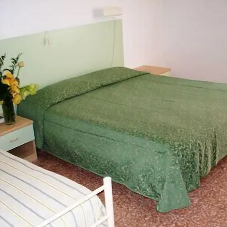 Mignon 50 Mt Dalla E Dall'isola Pedonale 2* Alassio