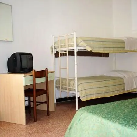 Mignon 50 Mt Dalla E Dall'isola Pedonale Hotel 2*