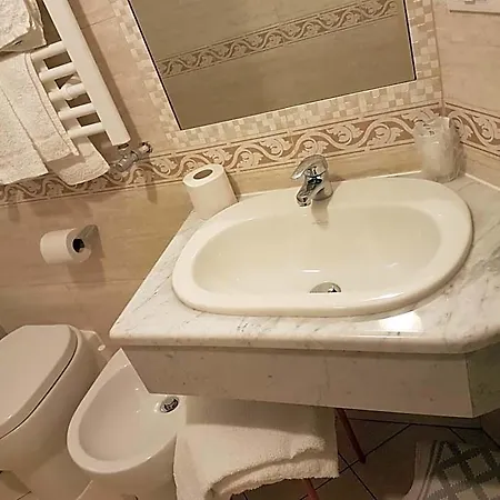 Mignon 50 Mt Dalla E Dall'isola Pedonale 2* Alassio
