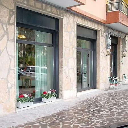 Otel Mignon 50 Mt Dalla E Dall'isola Pedonale 2*