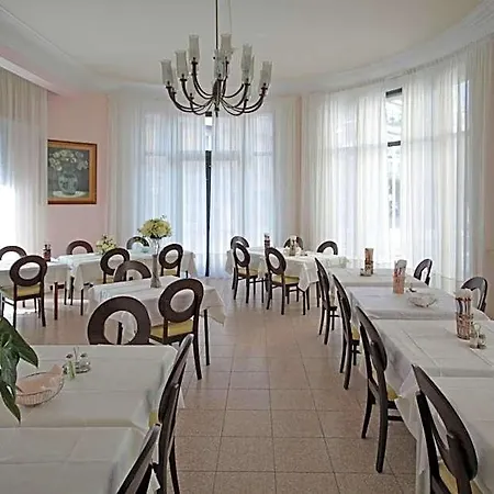 Mignon 50 Mt Dalla E Dall'isola Pedonale Otel 2*