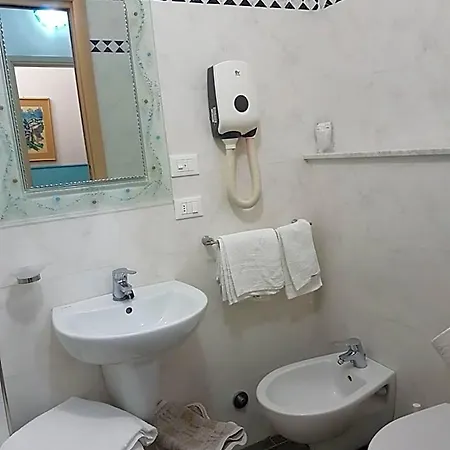 Otel Mignon 50 Mt Dalla E Dall'isola Pedonale Alassio