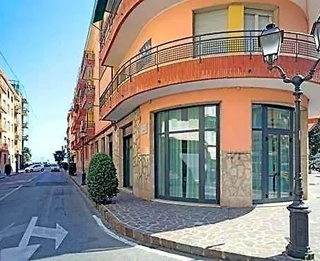 Mignon 50 Mt Dalla E Dall'isola Pedonale Alassio