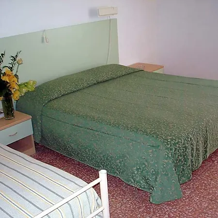 Mignon 50 Mt Dalla E Dall'isola Pedonale Otel 2*