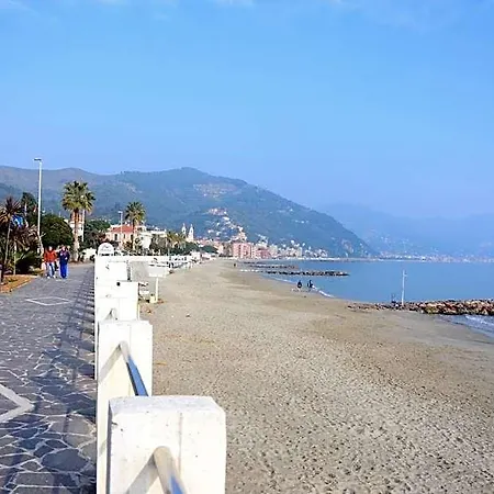 Hotell Mignon 50 Mt Dalla E Dall'isola Pedonale Alassio