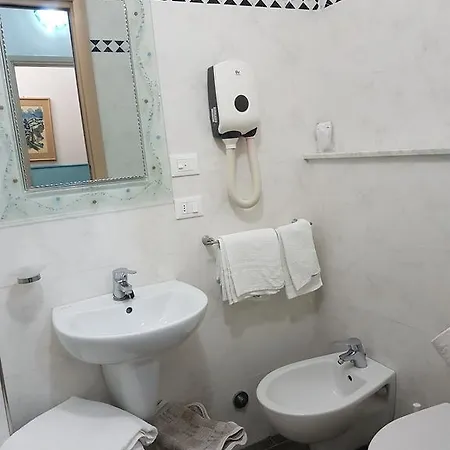 Hotel Mignon 50 Mt Dalla E Dall'isola Pedonale 2*