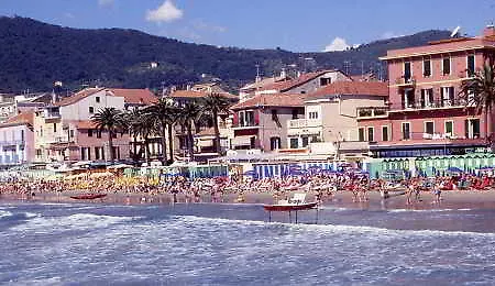 Mignon 50 Mt Dalla E Dall'isola Pedonale Alassio