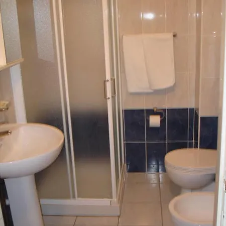 Hotell Mignon 50 Mt Dalla E Dall'isola Pedonale 2*