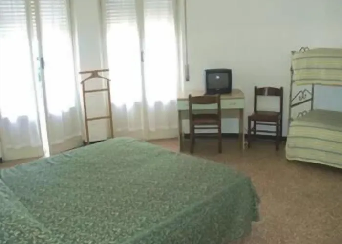 Szálloda Mignon 50 Mt Dalla E Dall'isola Pedonale Alassio