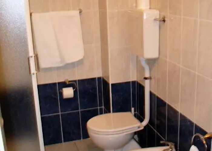 Mignon 50 Mt Dalla E Dall'isola Pedonale 2* Alassio