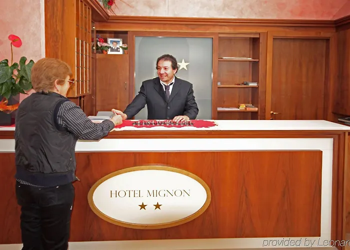 Mignon 50 Mt Dalla E Dall'isola Pedonale Szálloda 2*