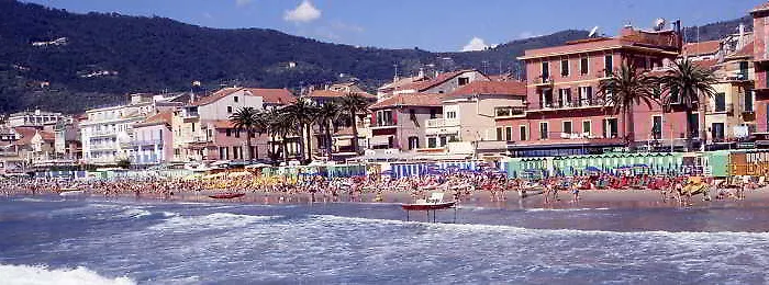 Mignon 50 Mt Dalla E Dall'isola Pedonale Alassio